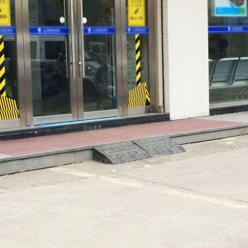 Najazd pod Krawężnik Podjazd Krawężnikowy Kablowy Rampa Wjazd 5cm